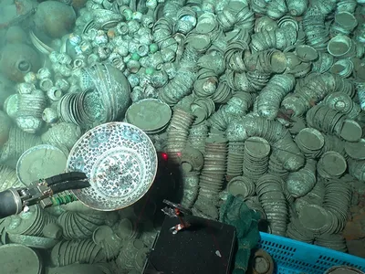 Archaeologists Recover 900 Artifacts From Ming Dynasty Shipwrecks in South China Sea image