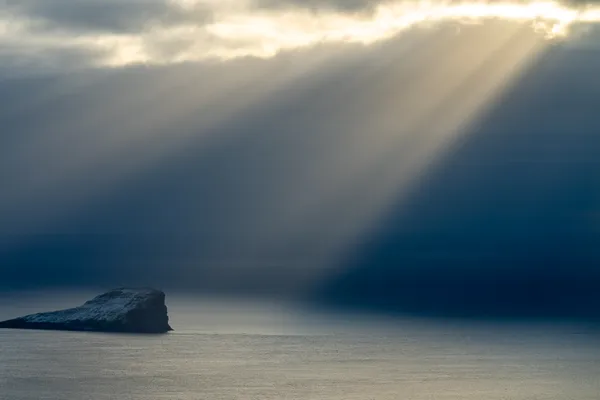 Soft light over harsh landscapes thumbnail