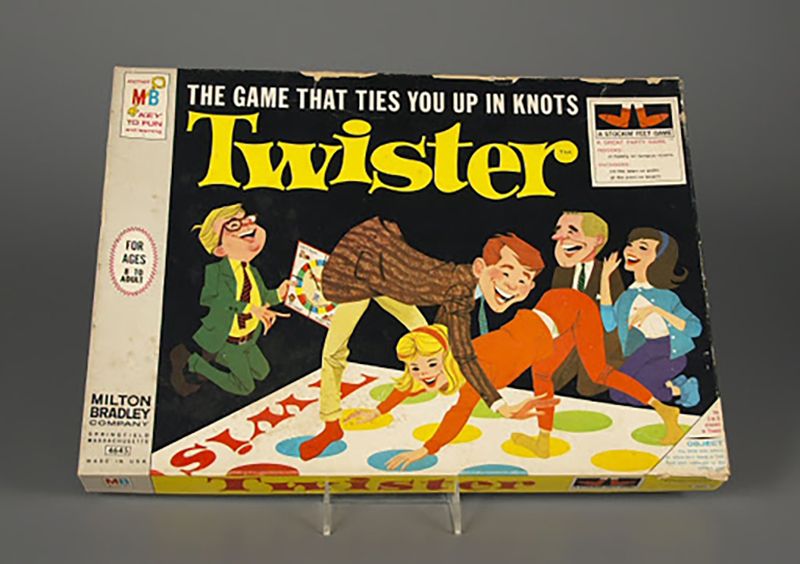 Hasbro Gaming The Classic Twister Game Kit