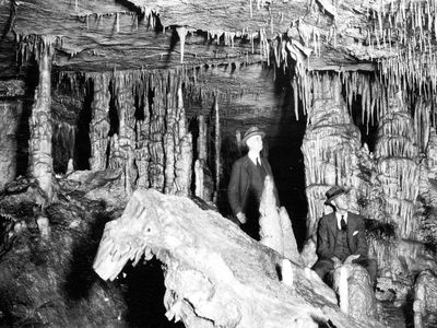 Tourists in Great Onyx Cave, now part of Mammoth Cave National Park, in&nbsp;1925