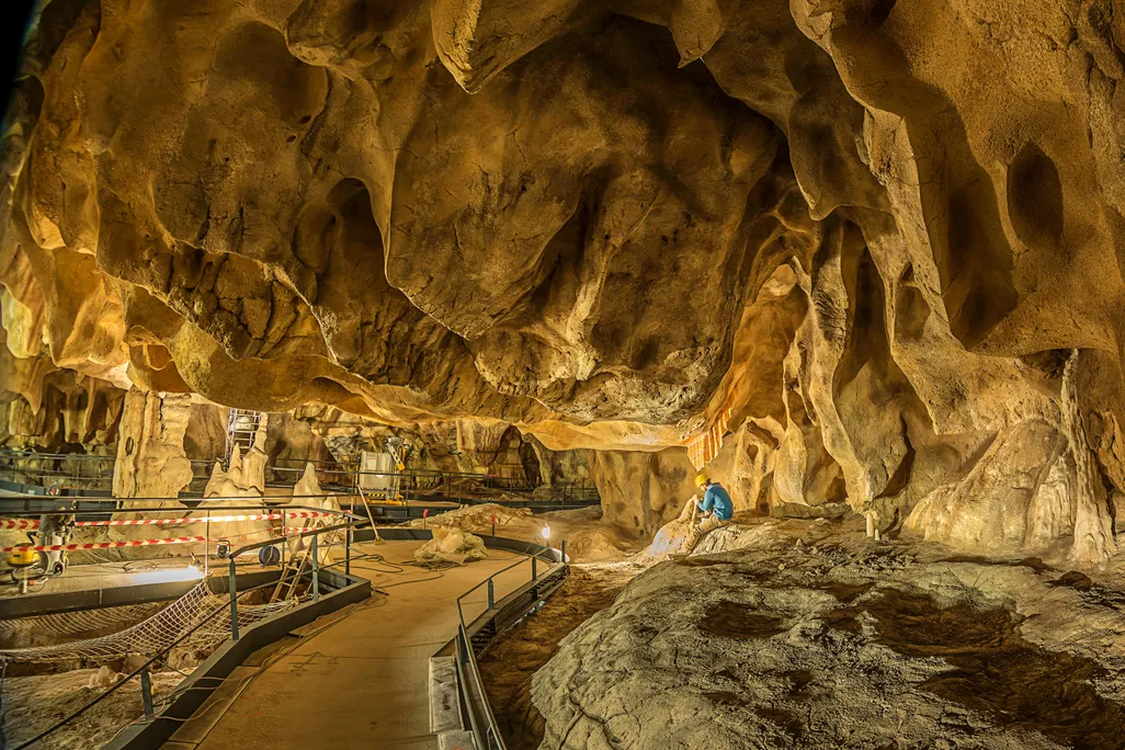 APR2015_H03_ChauvetCave.jpg