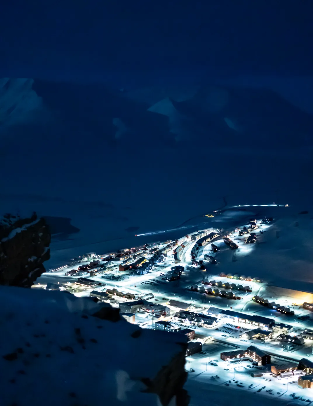 midday darkness in Longyearbyen
