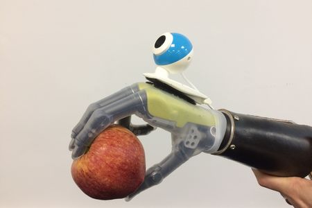 A prosthetic hand outfitted with an inexpensive webcam lets its user grab objects with less effort.