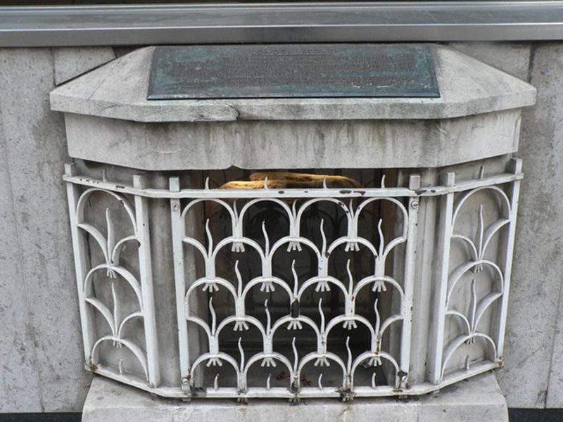 City_of_London,_London_Stone_-_geograph.org.uk_-_493195.jpg
