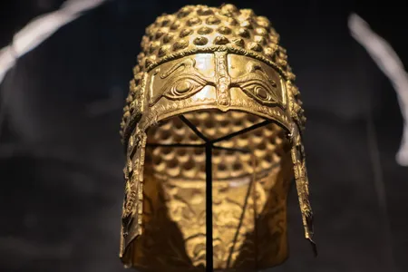 The golden helmet of Coțofenești at the Drents Museum