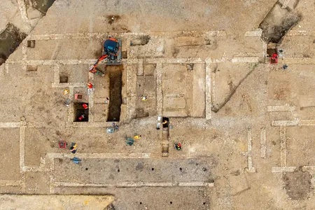 Aerial view of the villa, with thermal baths at the bottom right, the garden and fountain in the center, and the agricultural fields expanding to the left