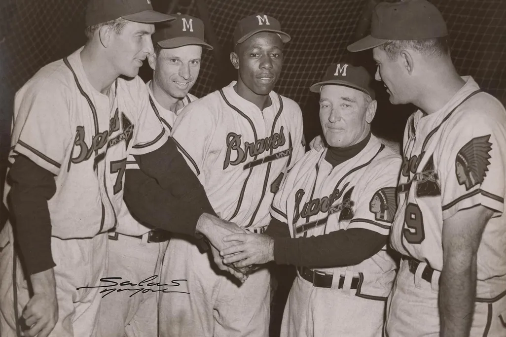 Hank Aaron (center) poses with his teammates in this 1956 photograph by Osvaldo Salas