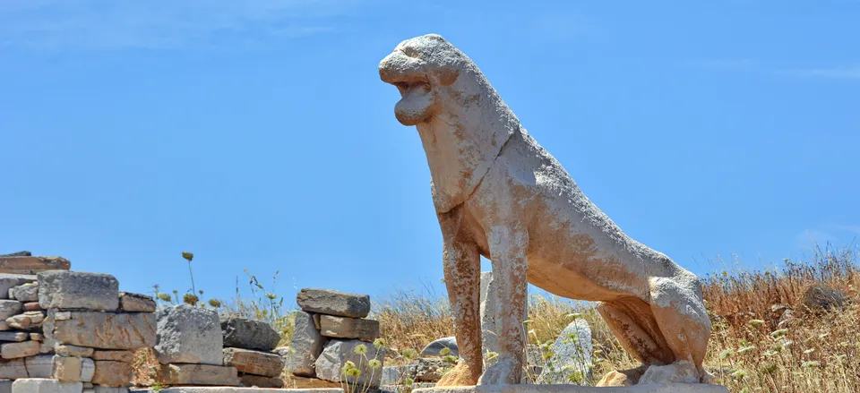  Ancient lion statue on Delos 