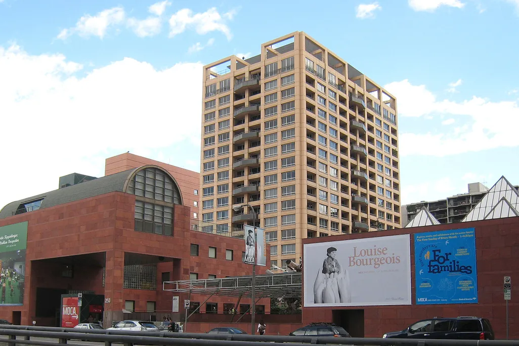 1920px-MOCA_LA_04.jpg