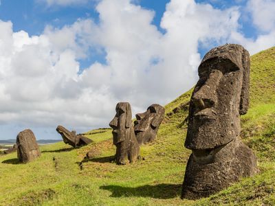 Did the prehistoric civilization of Easter Island really "collapse"? 