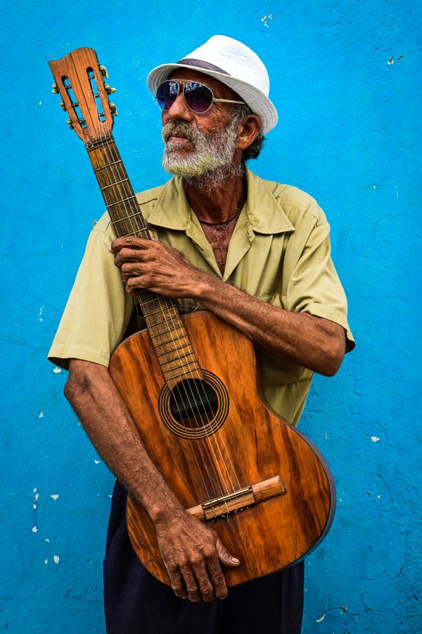 Cuban Guitarist thumbnail