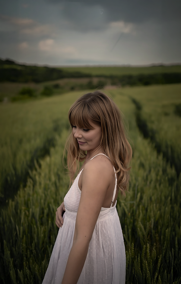 Girl without memories thumbnail