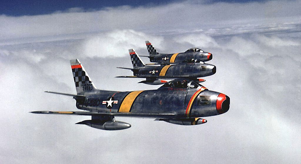 F-86_flight_(51st_FIW,_Korea).jpg