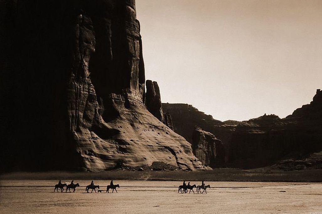 Edward S. Curtis' Canon de Chelly—Navajo (1904).