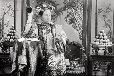 The photographs of the Empress Dowager Cixi taken by Xunling are more Western than Eastern in style.