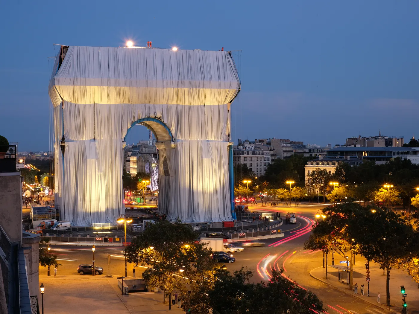 The Arc de Triomphe Is Wrapped in Fabric, Just as the Late Artists