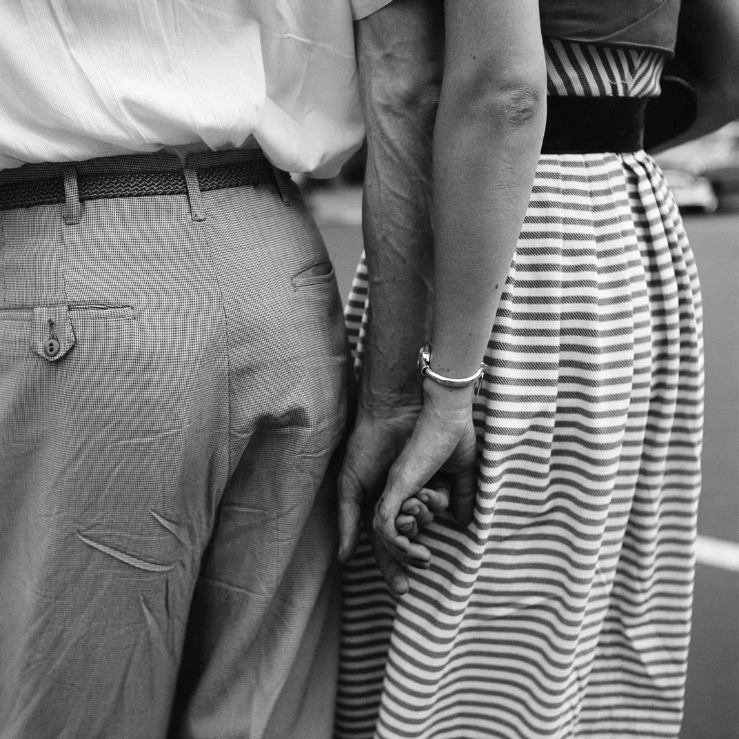 Vivian Maier photographs a couple holding hands