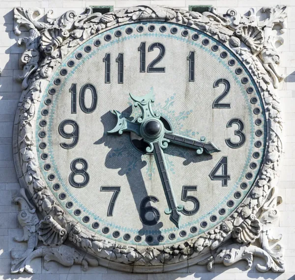 Massive Clock Face thumbnail