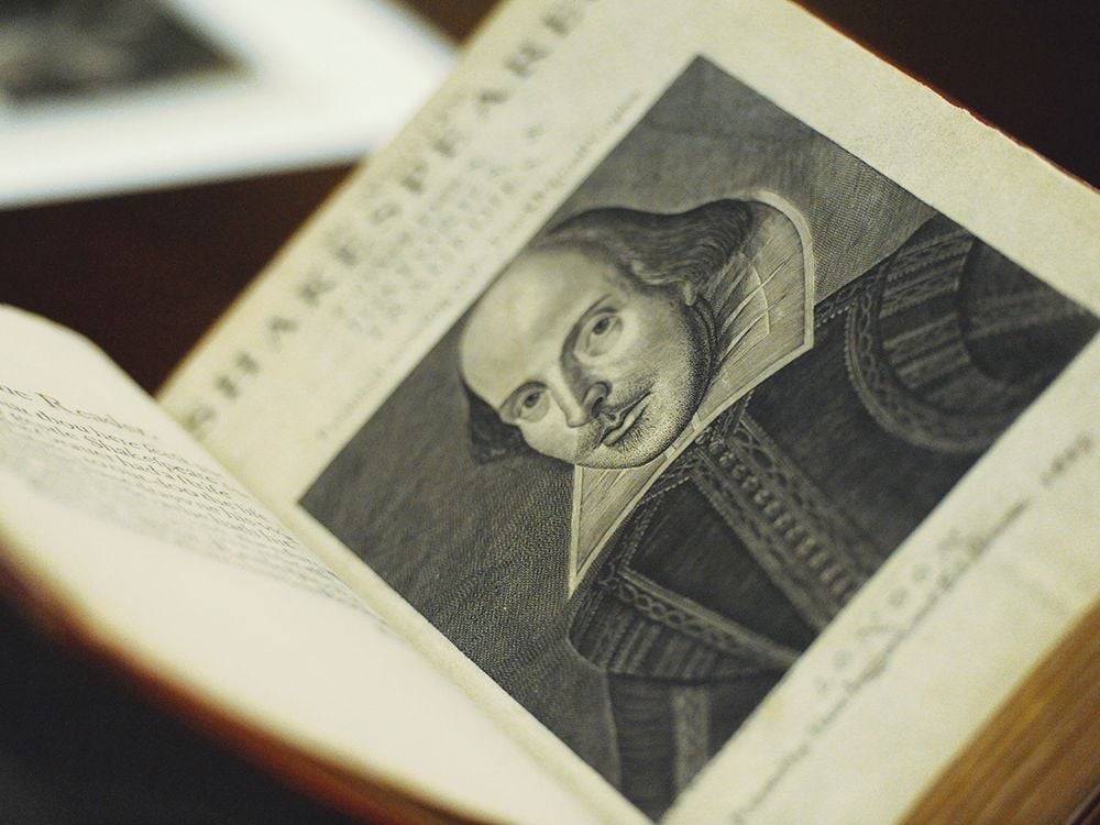 William Shakespeare portrait on the title page