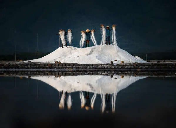 SALT COLLECTING AT SALT PAN thumbnail