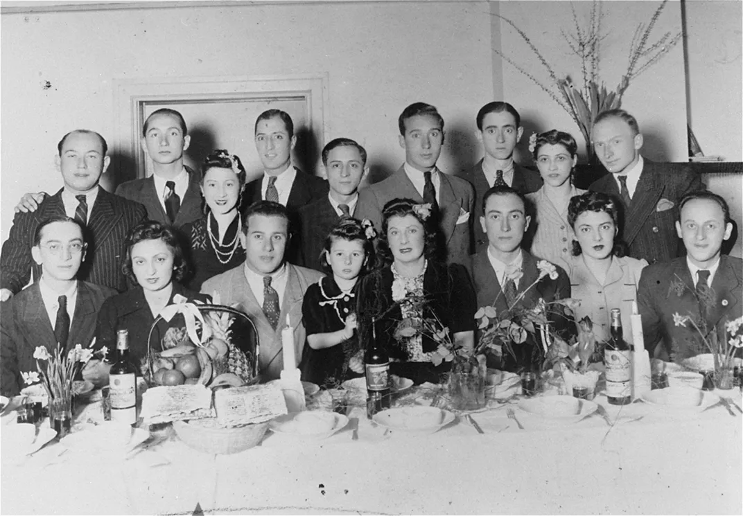 A group portrait of Jewish refugees in Kobe, Japan, who escaped from Europe with visas signed by Sugihara