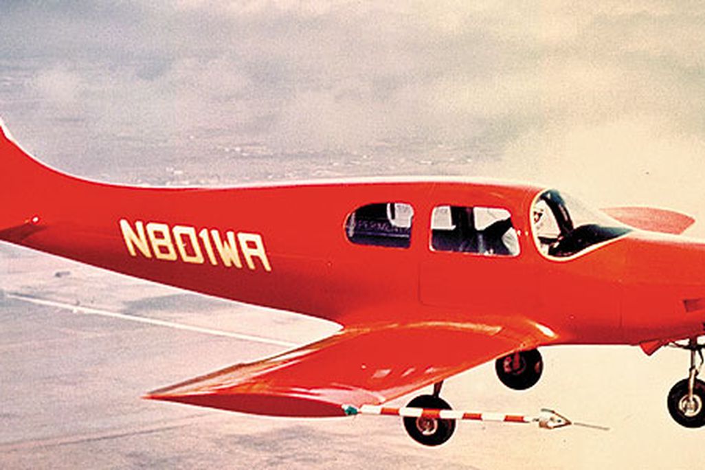 Leo Windecker’s proof-of- concept Fibaloy aircraft used fixed landing gear and aluminum control surfaces to cut down on development time and costs.