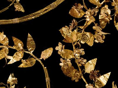 This gold wreath thought to be from Corinth, Greece, dates to the&nbsp;third to second century B.C.E.