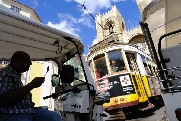 The Passing Cable Car thumbnail