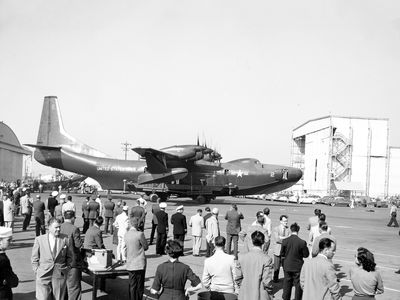 At its November 4, 1954 public debut, an R3Y Tradewind draws a crowd to Convair’s plant in San Diego.
