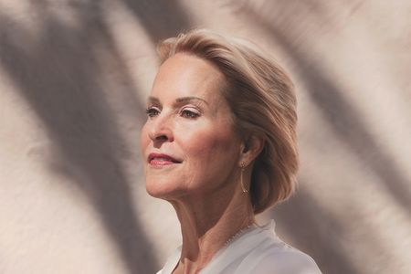 Frances Arnold by Katy Grannan. A commission of the National Portrait Gallery. Credit: “Frances Arnold” by Katy Grannan, pigment print, 2018.  National Portrait Gallery, Smithsonian Institution. © Katy Grannan. 