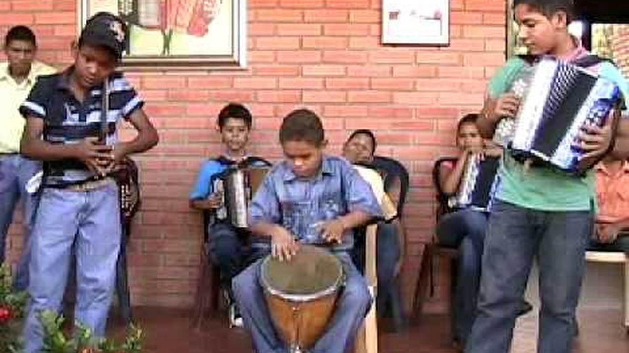Preview thumbnail for Colombian Music: Turco Gil's Accordion Academy