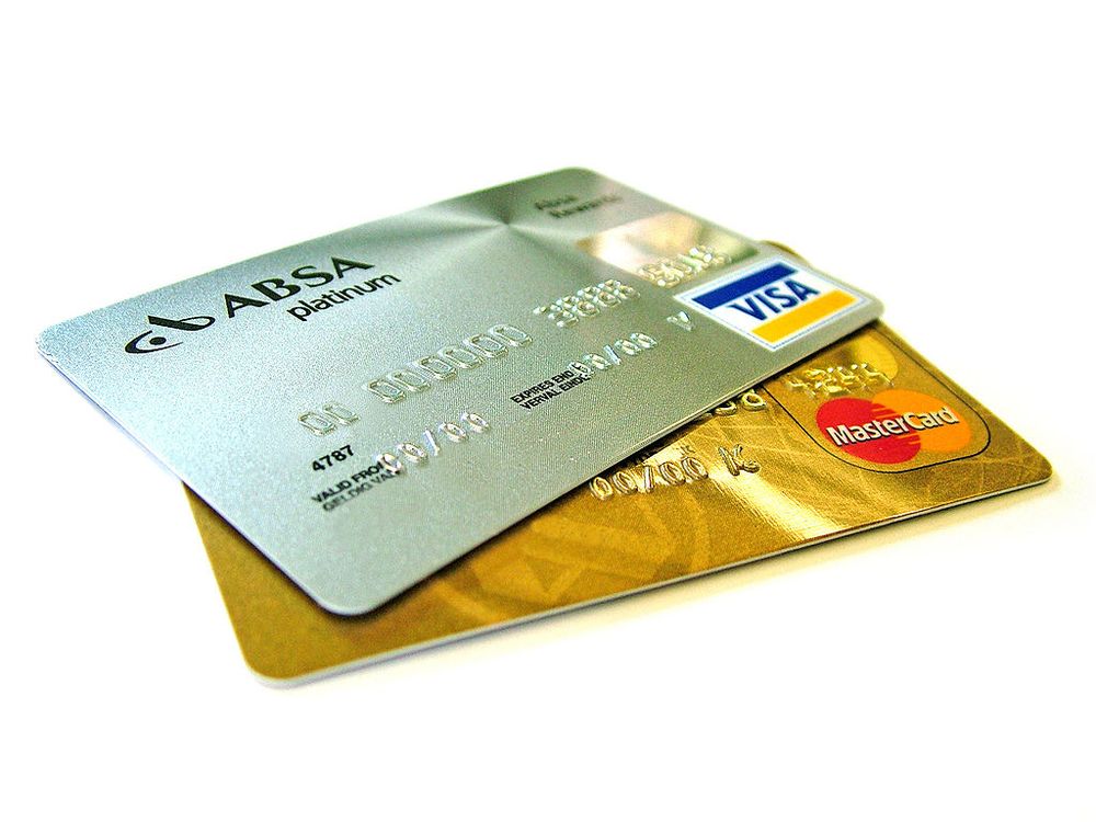 1024px-Credit-cards.jpg