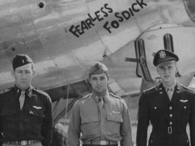 The suspect B-17 bomber commander (Captain Werner Goering, far right) and the co-pilot who had orders to kill him (First Lieutenant Jack Rencher, far left). 