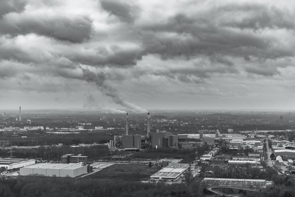 A wide-angled photograph of a coal-fired power plant in Germany.
