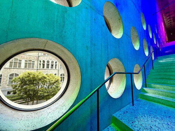 Juxtaposition of the historic and modern portions of the Swiss Landesmuseum thumbnail