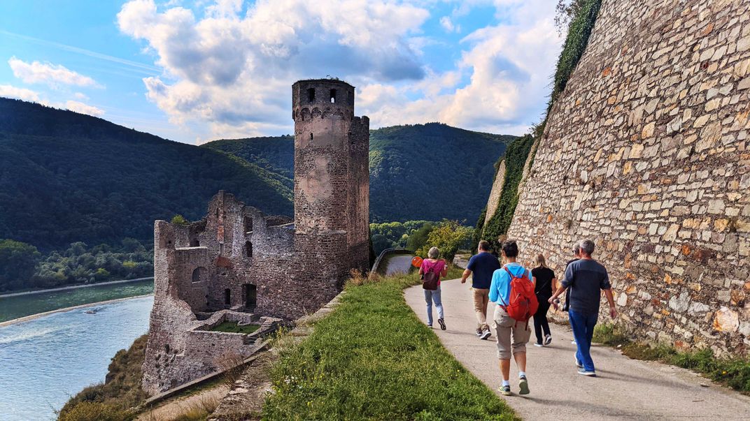 Hiking to a castle in Rüdesheim. Credit: AMA Waterways