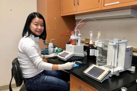 Reproductive biologist Pei-Chih Lee helped develop a new procedure to dehydrate and preserve samples of cat ovarian tissue without freezing. 