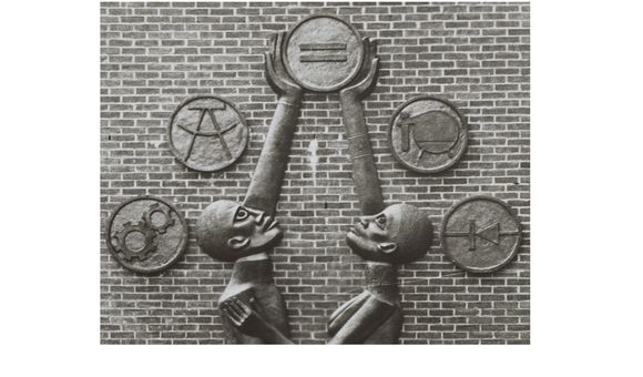 Photograph of Elizabeth Catlett sculpture Students Aspire with description (detail), 1978 / unidentified photographer. Elizabeth Catlett papers, 1957-1980. Archives of American Art, Smithsonian Institution.