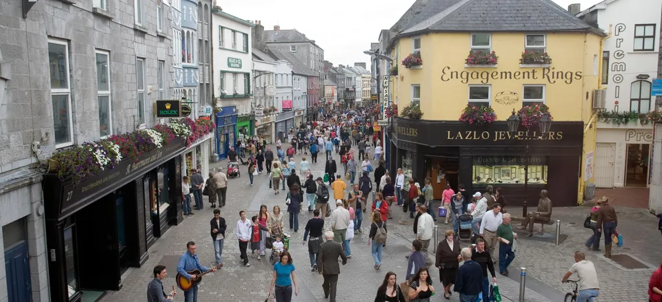  Street scene in Galway. Credit: Courtesy Ireland Tourism Bureau