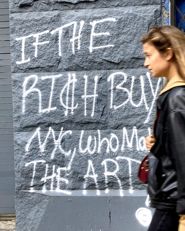 Grafitti tag on a gray wall thumbnail