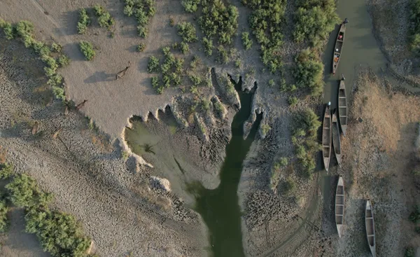 Boats Without Water thumbnail