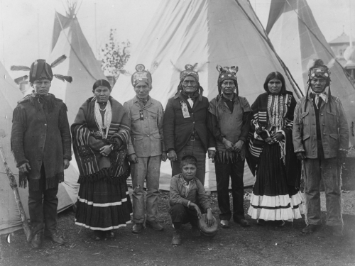 Geronimo (center, standing) at the St. Louis World’s Fair in 1904.