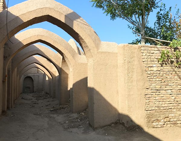 Strange alley in ancient Yazd thumbnail