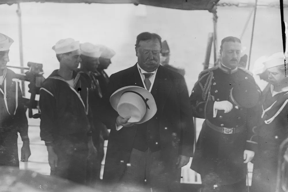 President William Howard Taft boards the Mayflower in 1909.