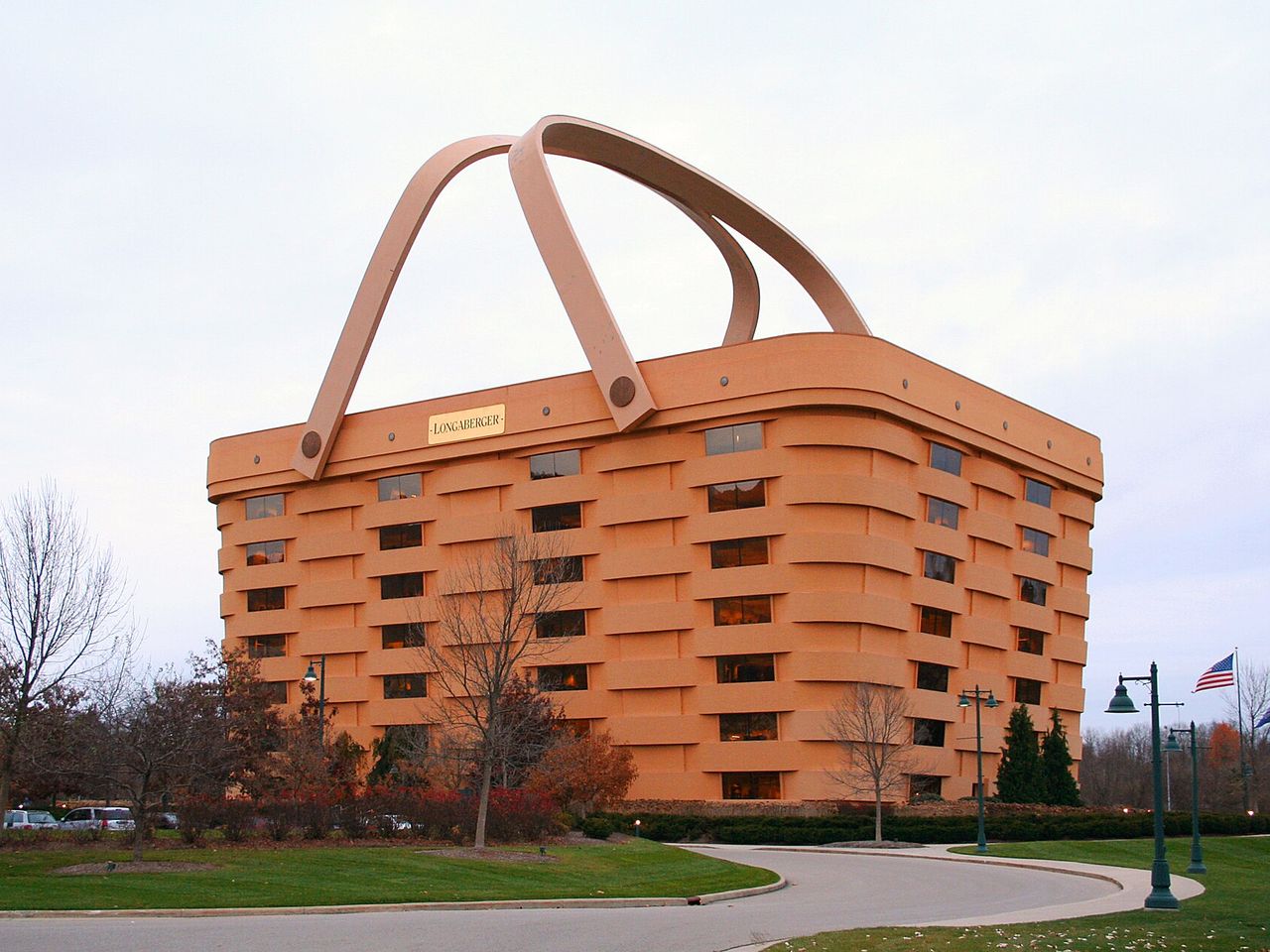 longaberger バスケット This Giant, Seven-Story Picnic Basket, Once Home to an Iconic