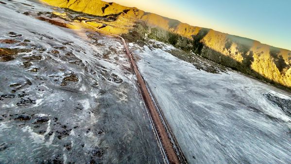 The freezing road that lead to a volcano in Reunion Island thumbnail