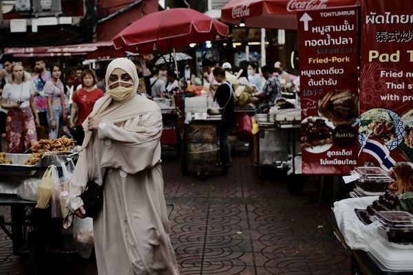 Women in Bangkok's Chinatown. thumbnail