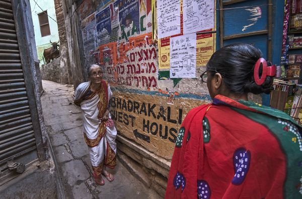 Old woman at Varanasi thumbnail