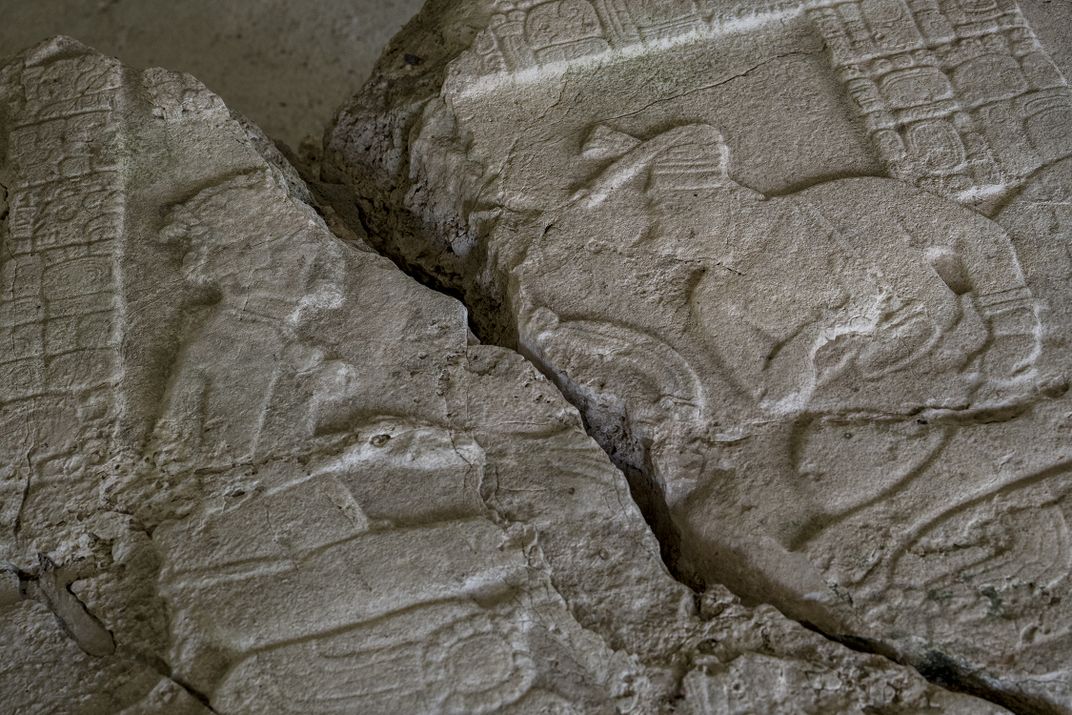 A section of Altar 12, dated to the year 820, depicts a conversation: On the left is a visitor from the city of Ucanal, a Maya site located in what is now northern Guatemala. On the right is the ruler of Caracol.