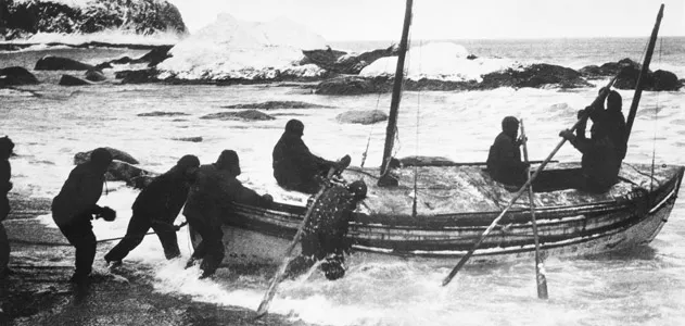 Shackleton-james-caird-in-surf-631.jpg